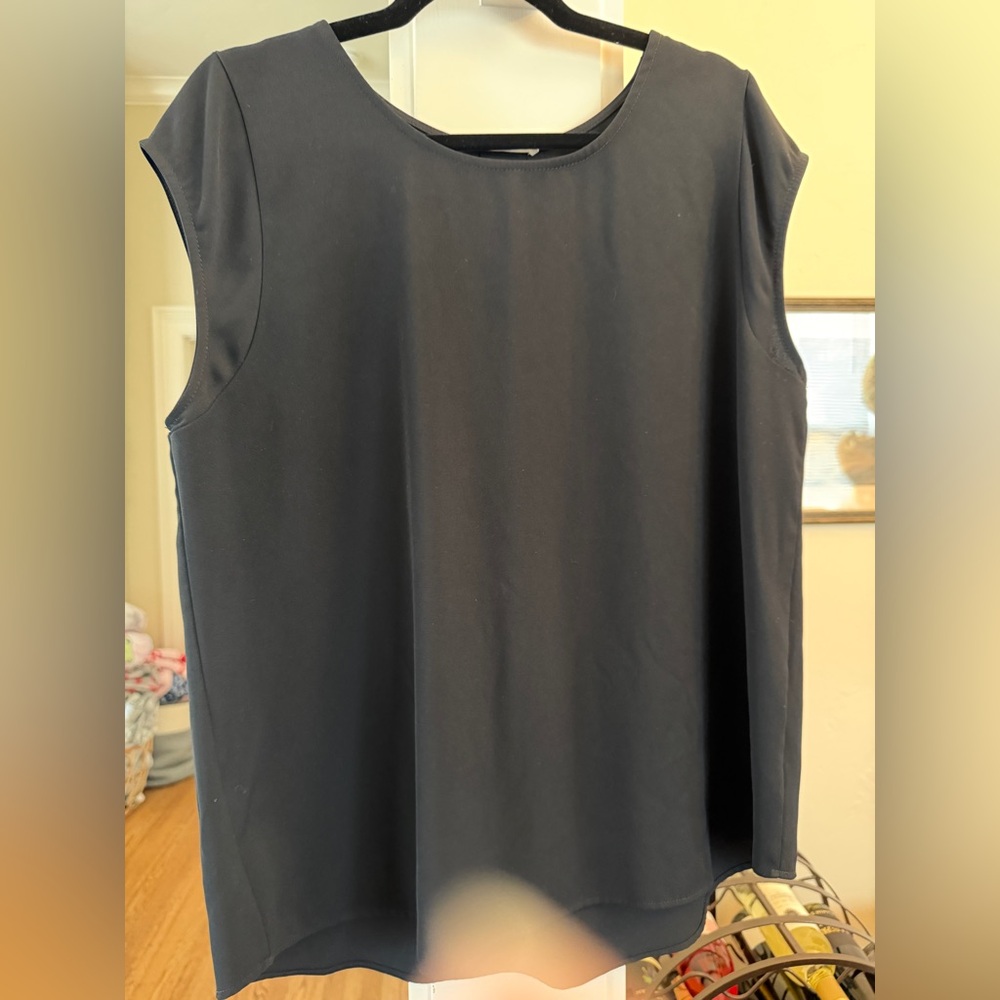 Le Lis Black Tank Top
